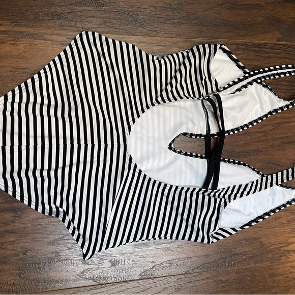 Juicy couture swim suit - Picture 2 of 4